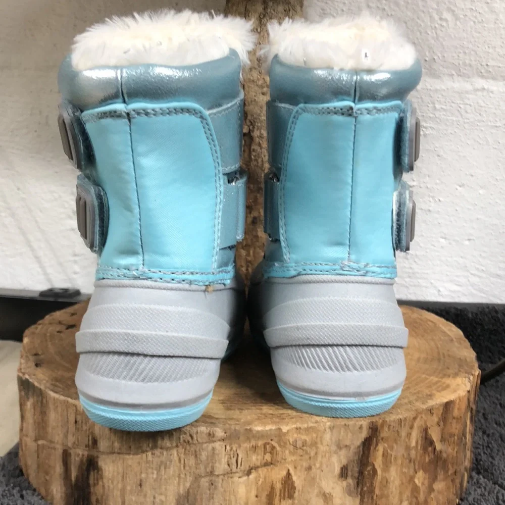 NWOB Cat‎ & Jack Snow Boots size 5